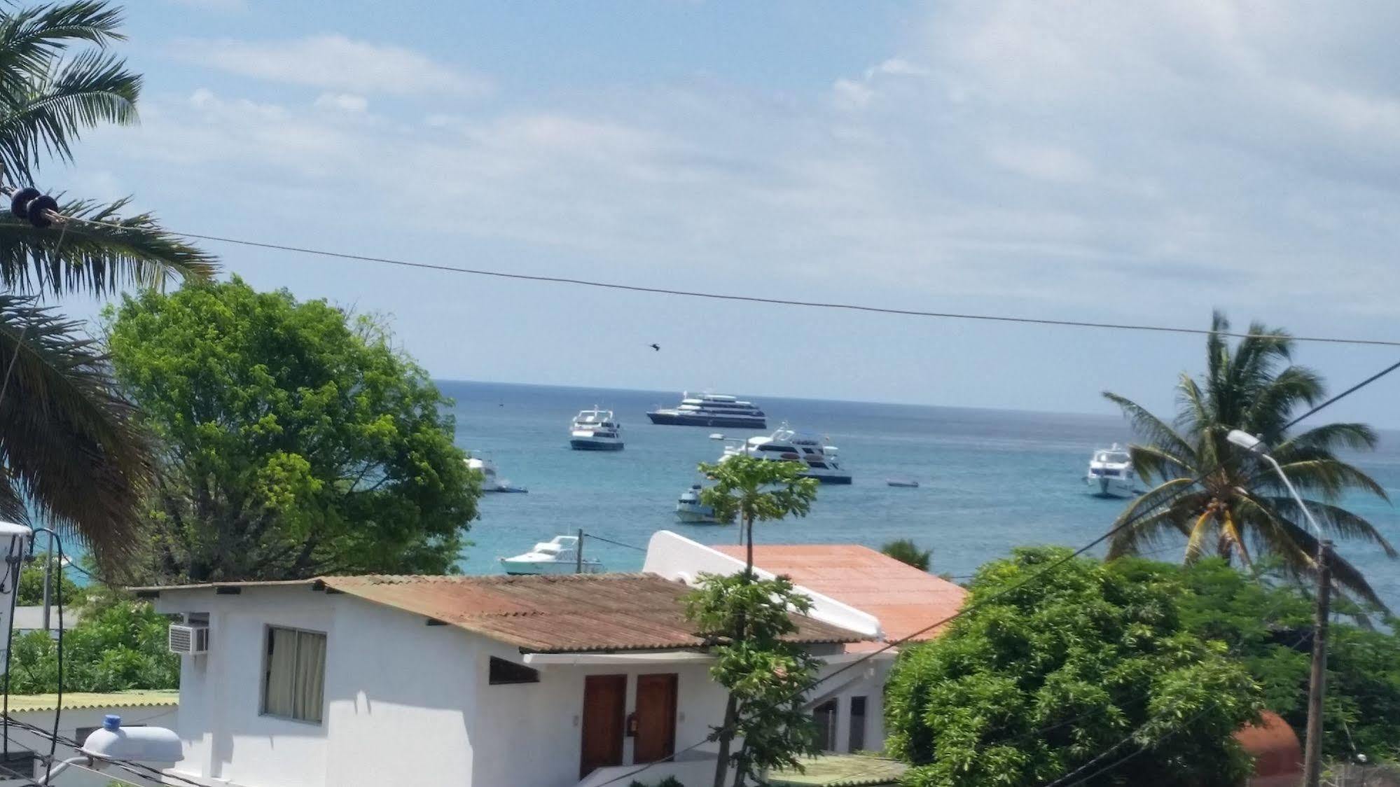 Royal Galapagos Inn 푸에르토 바케리조 모레노 외부 사진